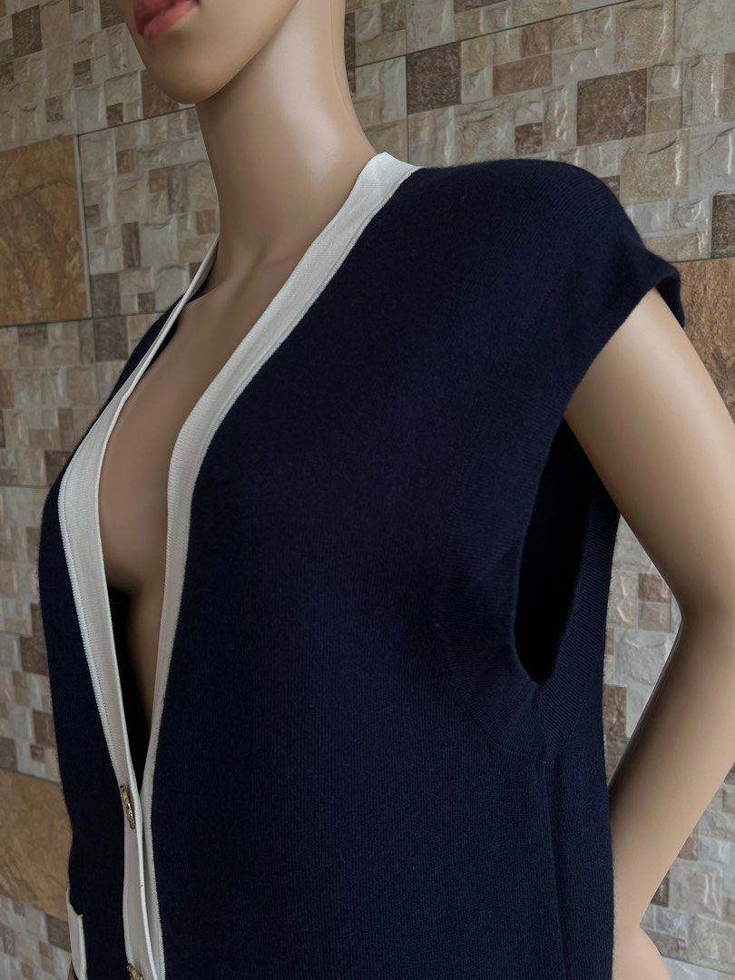 SANDRO - OVERSIZE SLEEVELESS V NECK CARDIGAN (Category: Coats, Jackets and Outerwear) located in Bacolod City. Submitted by timelessbyjosh (Listing ID 1461727046, Image 3). Description: BEST FOR CASUAL & COZY OUTFITS SIZE : ACTUAL COLOR : NAVY BLUE & WHITE COLOR RATE : 10 OUT OF 10 CONDITION : NEAR NEW MATERIAL : 39 % VISCOSE , 32 % POLYAMIDE , 26 % WOOL & e % CASHMERE ( MAIN FABRIC ) & 65 % VISCOSE & 35 % POLYAMIDE MADE IN : CHINA FLAWS : NONE D