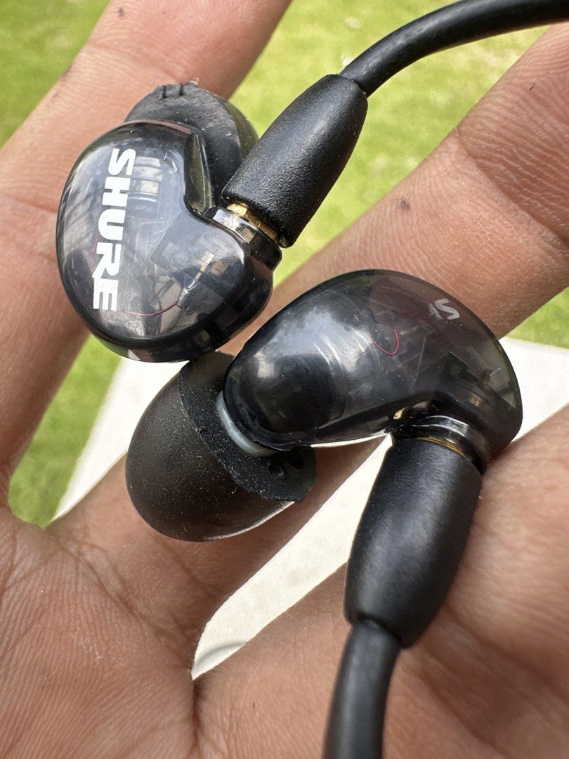 SE215 Shure there are some issues see photos (Category: Earphones) located in Tacurong. Submitted by locationtacurongcitymindanao (Listing ID 1462569236, Image 3). Description: SE215 Sound Isolating™ Earphones provide clear sound and deep bass with a detachable cable enabling the option to go wireless. Sound Isolating design keeps earphones in and noise out, providing incredibly immersive audio no matter where you are. Includes a zippered carryin