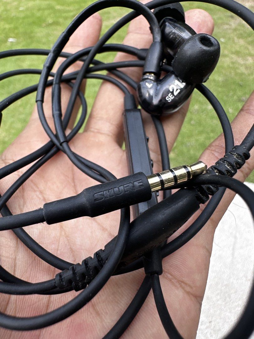 SE215 Shure there are some issues see photos (Category: Earphones) located in Tacurong. Submitted by locationtacurongcitymindanao (Listing ID 1462569236, Image 2). Description: SE215 Sound Isolating™ Earphones provide clear sound and deep bass with a detachable cable enabling the option to go wireless. Sound Isolating design keeps earphones in and noise out, providing incredibly immersive audio no matter where you are. Includes a zippered carryin