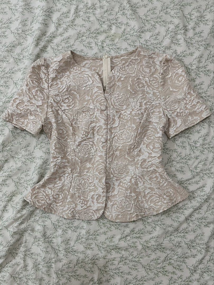 Semi-formal blouse (Category: Blouses) located in Legazpi City. Submitted by aleiahxophia (Listing ID 1462621906, Image 1). Description: .