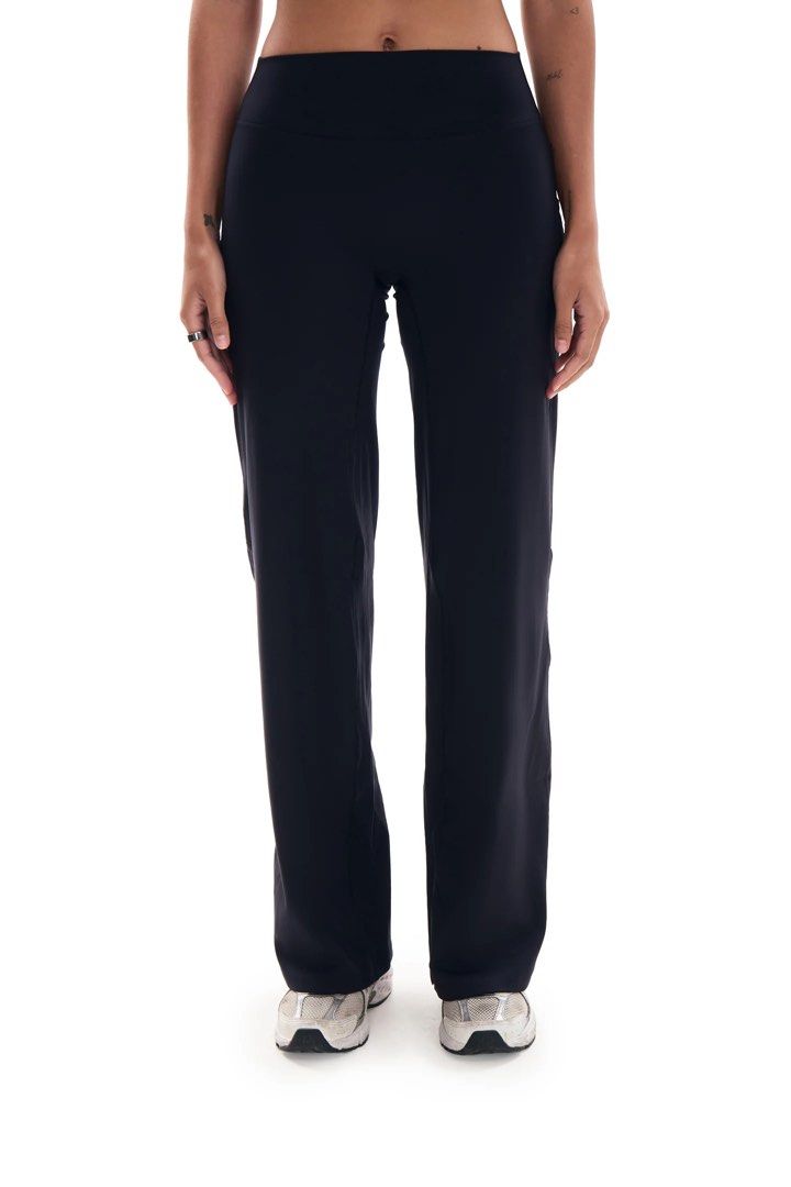 Shape Active Straight Leg Pants (Category: Activewear) located in Cavite. Submitted by silentriver_a4ca54 (Listing ID 1462573608, Image 3). Description: Name: Tone Straight Leg Pants - Black Size: L RFS: NOT MY SIZE .