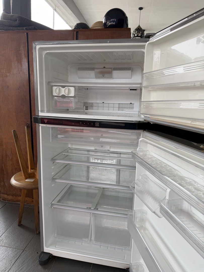 Sharp Refrigerator (Category: Refrigerators & Freezers) located in Telok Panglima Garang. Submitted by akjazz (Listing ID 1462572452, Image 2). Description: - Nak lepas RM750 (nego) ✅ Sharp SJ-PT66R-HS ✅ Kapasiti 514L / 18.1 cu.ft. ✅ 2 pintu ✅ Condition masih kemas ✅ Sejuk & beku masih elok ✅ Sesuai untuk keluarga, ruang besar 👍.
