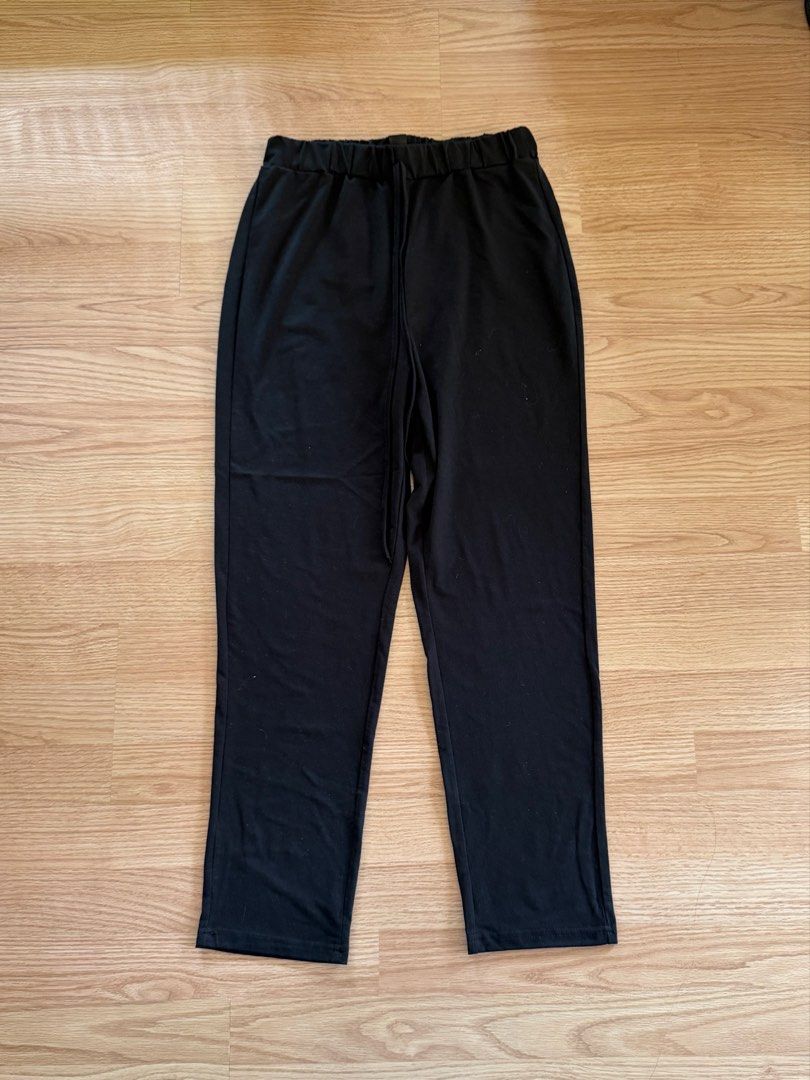 Shein | Trousers XS (26-28) (Category: Other Bottoms) located in Roxas City. Submitted by elliesuite (Listing ID 1462510431, Image 1). Description: Read: LAST PRICE POSTED ‼️ NO WHEN WORN ‼️ NO MEASUREMENTS Never worn. Just stored. Size: XS Fits 26-28. Super garterized waistband. SF c/o Buyer. (JRS Express ONLY ₱150) No grab/lala (not from the Metro) All sales are final. No REFUND. No return / exchange. .