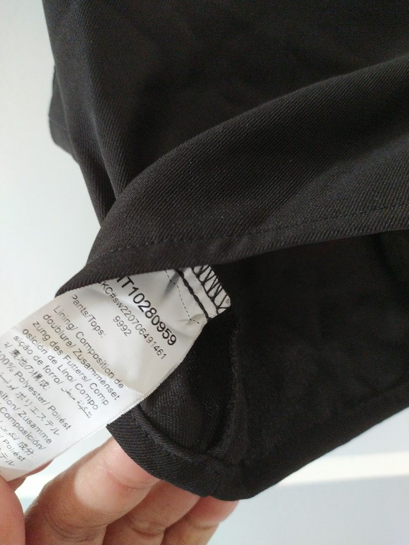 Shein large and medium size (Category: Sleeveless) located in Manila. Submitted by timtam04 (Listing ID 1462678791, Image 3). Description: buy1take1 promo available size large and medium.