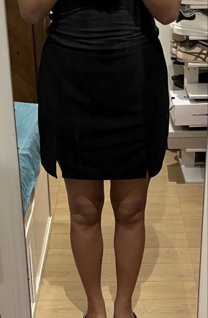 SHEIN MOD Black Mini Skirt Size L (Category: Skirts) located in Las Pinas. Submitted by francesaly (Listing ID 1462558505, Image 1). Description: - SHEIN MOD Black Mini Skirt - Side zipper for easy wear - Flattering cut - Small slits on the sides of the hem - Versatile for casual or dressed-up looks - Easy to pair with various tops - Made in China.