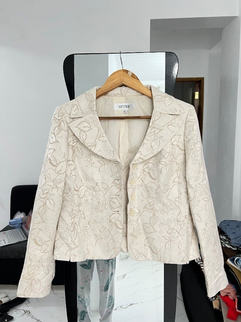 SHI STUDIO Cream Floral Brocade Blazer Jacket (Category: Coats, Jackets and Outerwear) located in Baguio. Submitted by pureearth.5f1c08 (Listing ID 1462548992, Image 1). Description: - Beautiful cream blazer - Small to Medium - Features a stunning floral brocade pattern - Elegant lapel collar - Secure button closure - Fabric has a lovely sheen - Versatile for formal or smart casual occasions - A timeless wardrobe essential.