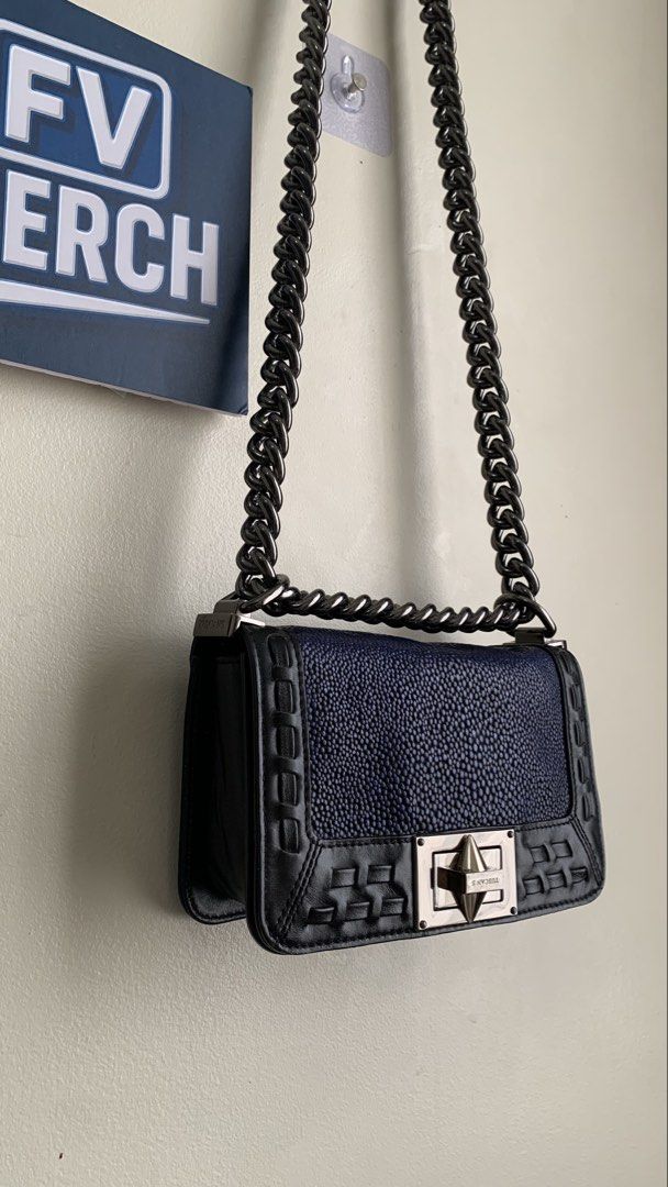 TUSCAN | shoulder/sling bag (Category: Shoulder Bags) located in Mandaluyong City. Submitted by fv_merch (Listing ID 1462628299, Image 2). Description: ₱ 850 TUSCAN | shoulder/sling bag (dark blue and black colorway); thick gunmetal chain-link strap Issues: Minor Sign of Usage; genuine leather More photos in comment section. ⚠ DISCLAIMER: All brand names, logos, and trademarks belong to their respective owners and are used for identification/auth