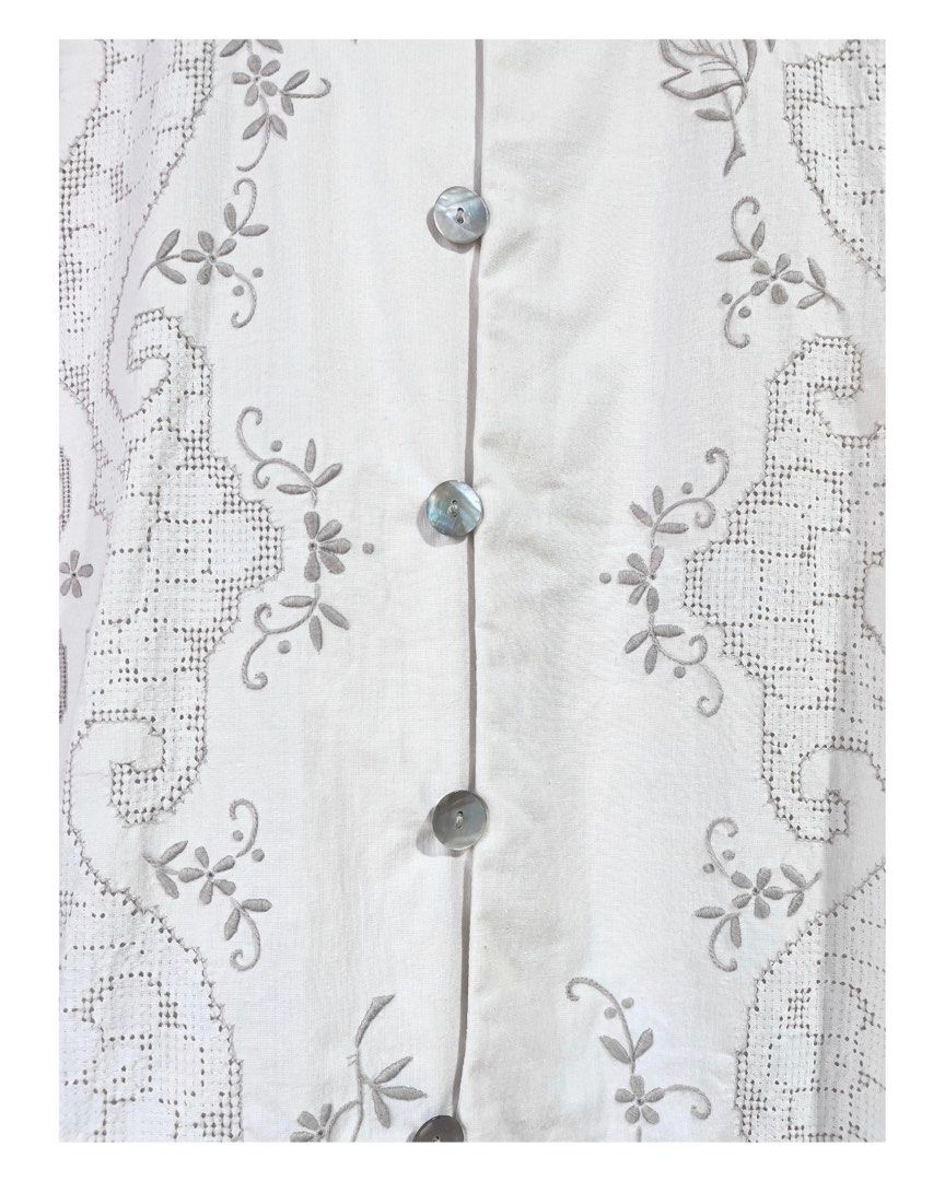 SALE! Shop Trouver Embroidered Top (Category: Formal Shirts) located in Baguio. Submitted by lovelemons (Listing ID 1462453457, Image 3). Description: Shop Trouver Embroidered Top One of a kind piece Brand New Never Worn Bought for 3.3k Selling for 1950 L 28" W 24" Free Shipping.