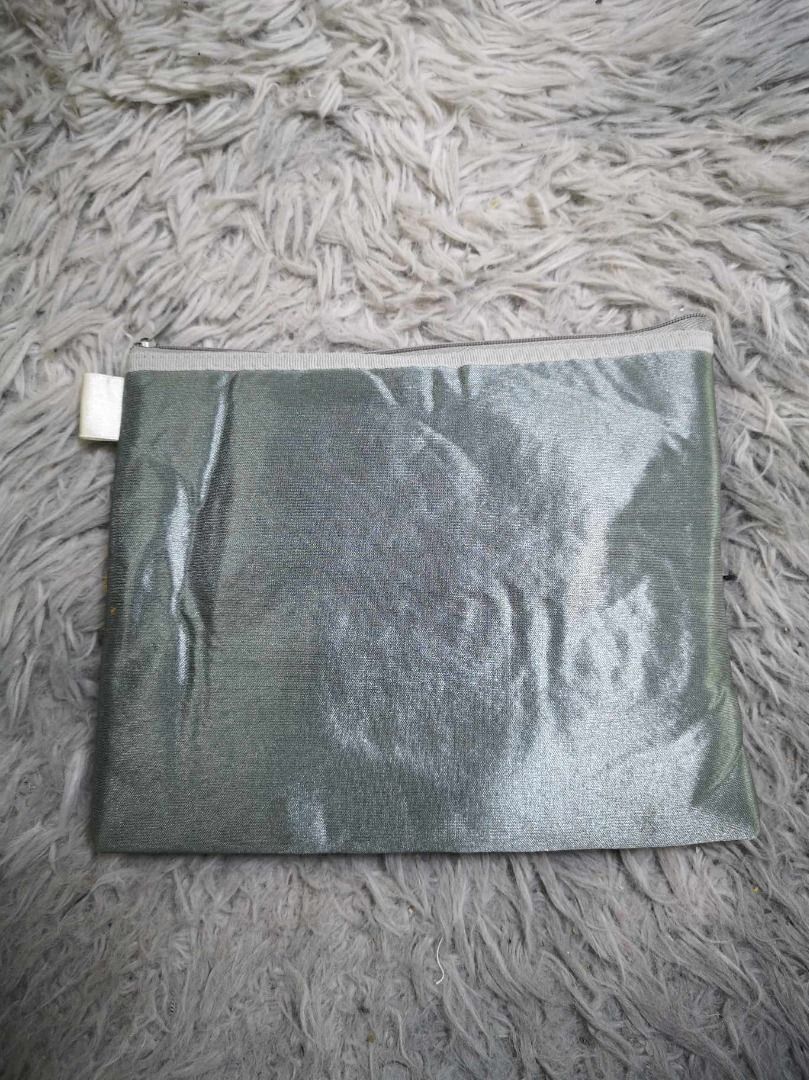 Silver Grey Zipper Closure Cosmetic Pouch (Category: Stationery & School Supplies) located in Santa Cruz. Submitted by jmy_surplus.2 (Listing ID 1462673024, Image 1). Description: Size ; L - 7.6 W - 9.2 Color ; Silver grey Type ; Pouch Brand ; No brand Material ; Nylon Style ; Silver Grey Cosmetic Pouch LR 129 JMY 1 Batch #221.