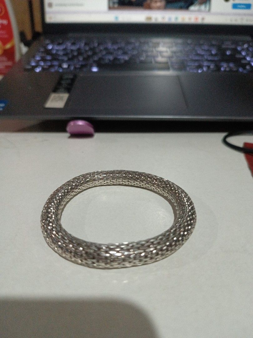 Silver tone bracelet and necklace (Category: Jewelry) located in Davao. Submitted by epiclion-c7dd (Listing ID 1462498536, Image 1). Description: fashion jewelry.untested.as is.