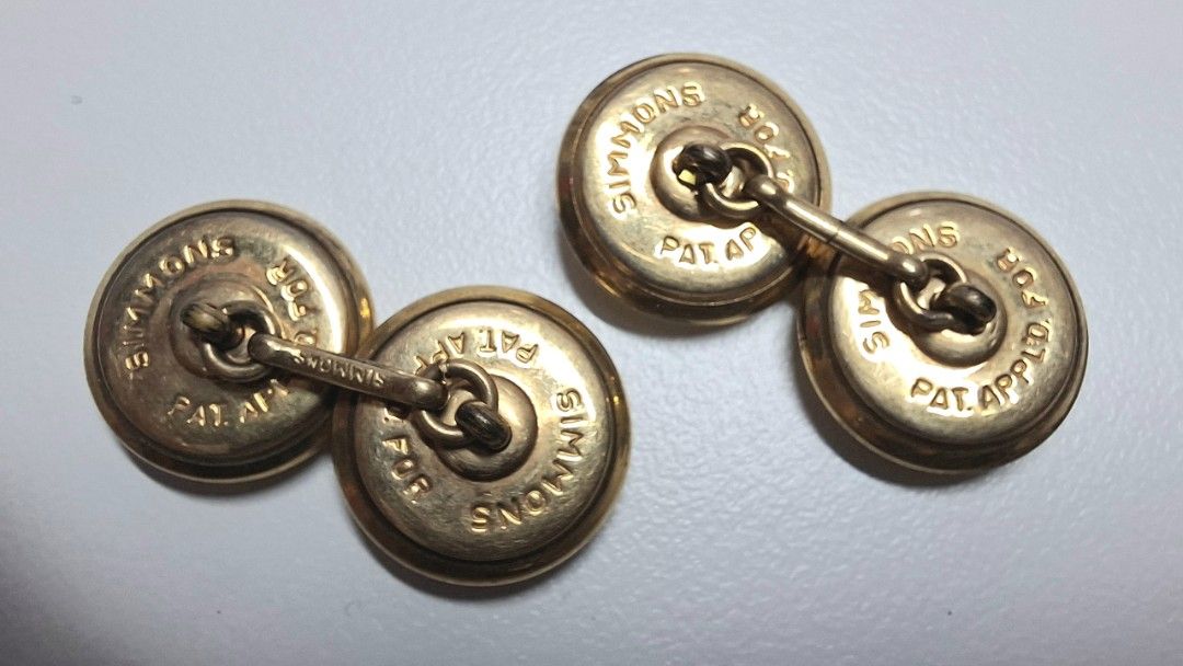 SIMMONS Double Sided Chain Link Cufflinks (Category: Cuff Links) located in Makati City. Submitted by archaic532shop (Listing ID 1462586344, Image 3). Description: IMPORTANT NOTES: • Clients with OFFERS will be prioritized. • Selling in “As Is “condition (no warranty or guarantees) Accept all flaws before and after purchase. No returns. No exchange of items. • All items are pre-owned unless declared New • Conversation regarding OFFERS will be ent
