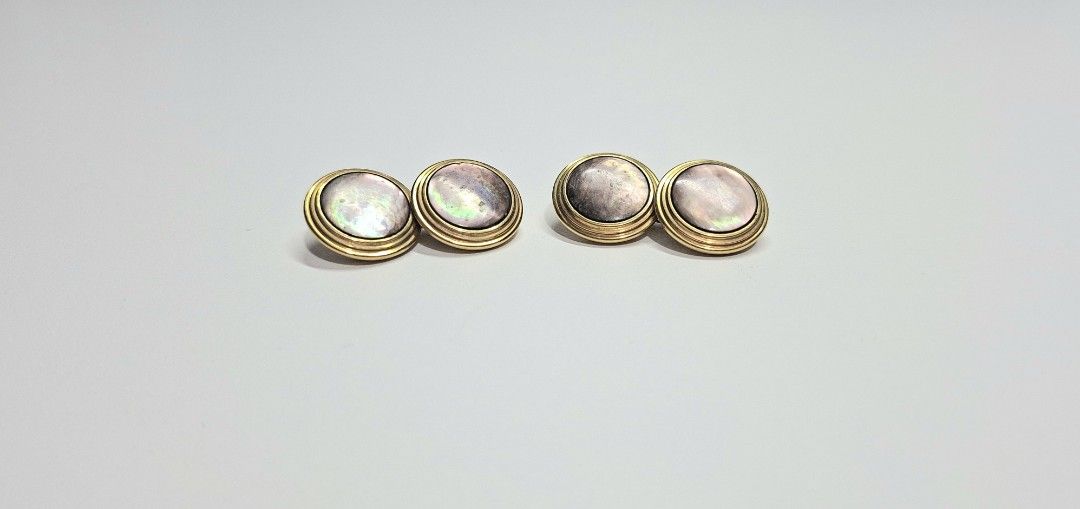 SIMMONS Double Sided Chain Link Cufflinks (Category: Cuff Links) located in Makati City. Submitted by archaic532shop (Listing ID 1462586344, Image 1). Description: IMPORTANT NOTES: • Clients with OFFERS will be prioritized. • Selling in “As Is “condition (no warranty or guarantees) Accept all flaws before and after purchase. No returns. No exchange of items. • All items are pre-owned unless declared New • Conversation regarding OFFERS will be ent