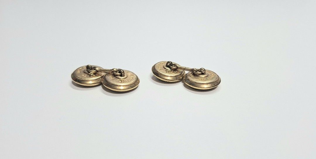 SIMMONS Double Sided Chain Link Cufflinks (Category: Cuff Links) located in Makati City. Submitted by archaic532shop (Listing ID 1462586344, Image 2). Description: IMPORTANT NOTES: • Clients with OFFERS will be prioritized. • Selling in “As Is “condition (no warranty or guarantees) Accept all flaws before and after purchase. No returns. No exchange of items. • All items are pre-owned unless declared New • Conversation regarding OFFERS will be ent