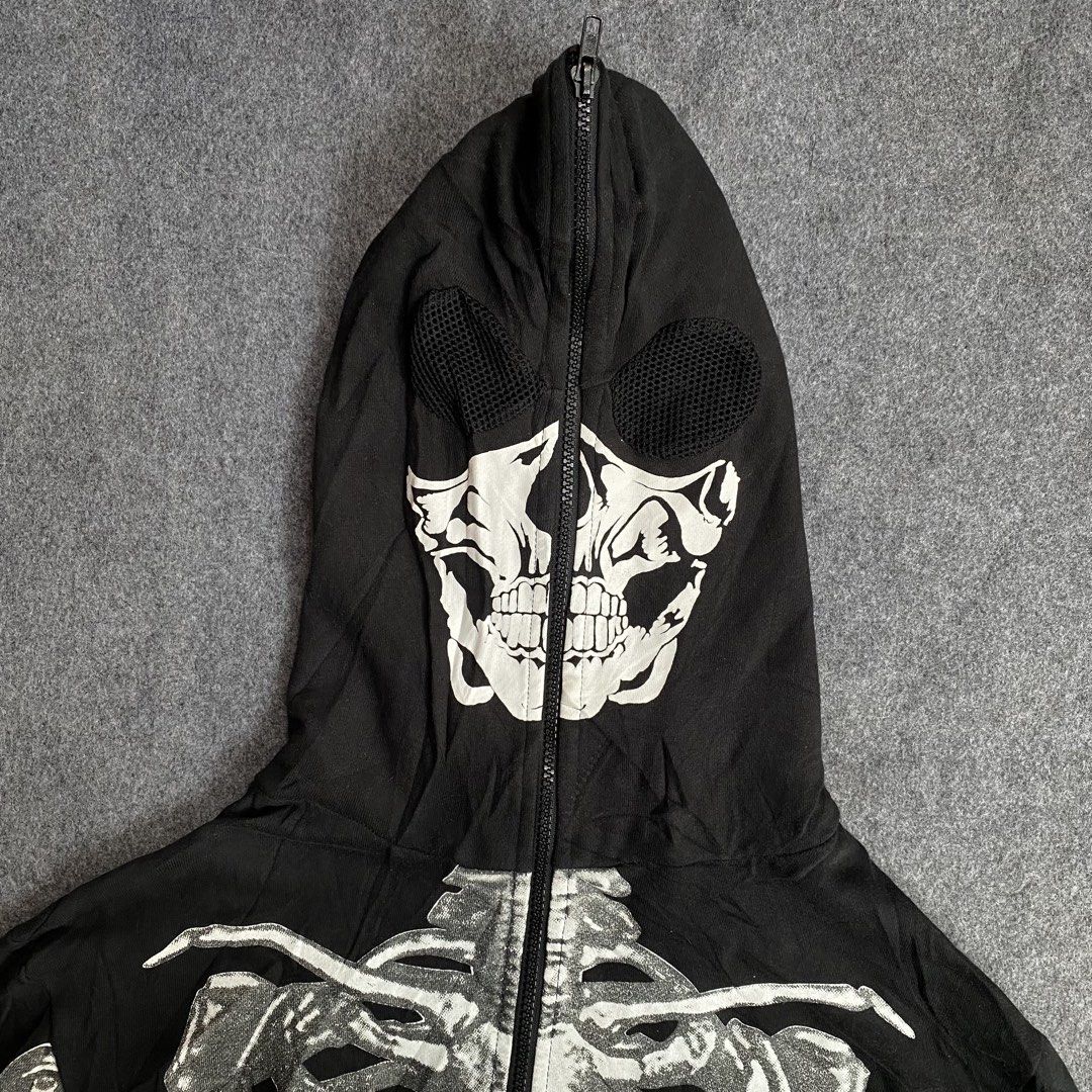 Skeleton Full Zip y2k (Category: Hoodies) located in Cebu City. Submitted by lawydthrift (Listing ID 1462667985, Image 3). Description: .