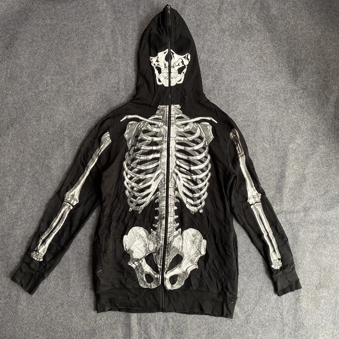 Skeleton Full Zip y2k (Category: Hoodies) located in Cebu City. Submitted by lawydthrift (Listing ID 1462667985, Image 1). Description: .