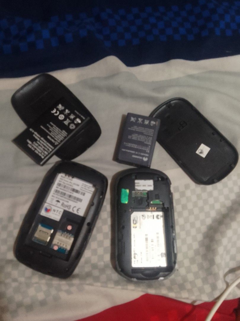 Smart pocket wifi (Category: Other Mobile & Gadget Accessories) located in Mandaluyong City. Submitted by mysticwolf_54963c (Listing ID 1462611580, Image 1). Description: take all for 550 still working but no charged since not using anymore, not openline smart and talk n text and sun and gomo sim will work .
