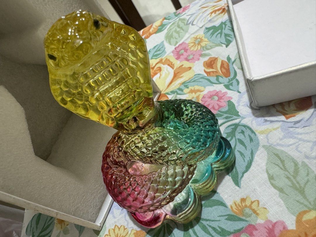 Snake display (Category: Luxury Accessories) located in Marikina City. Submitted by luvbags40524 (Listing ID 1462583186, Image 1). Description: Good condition Frim japan Dm for interested.