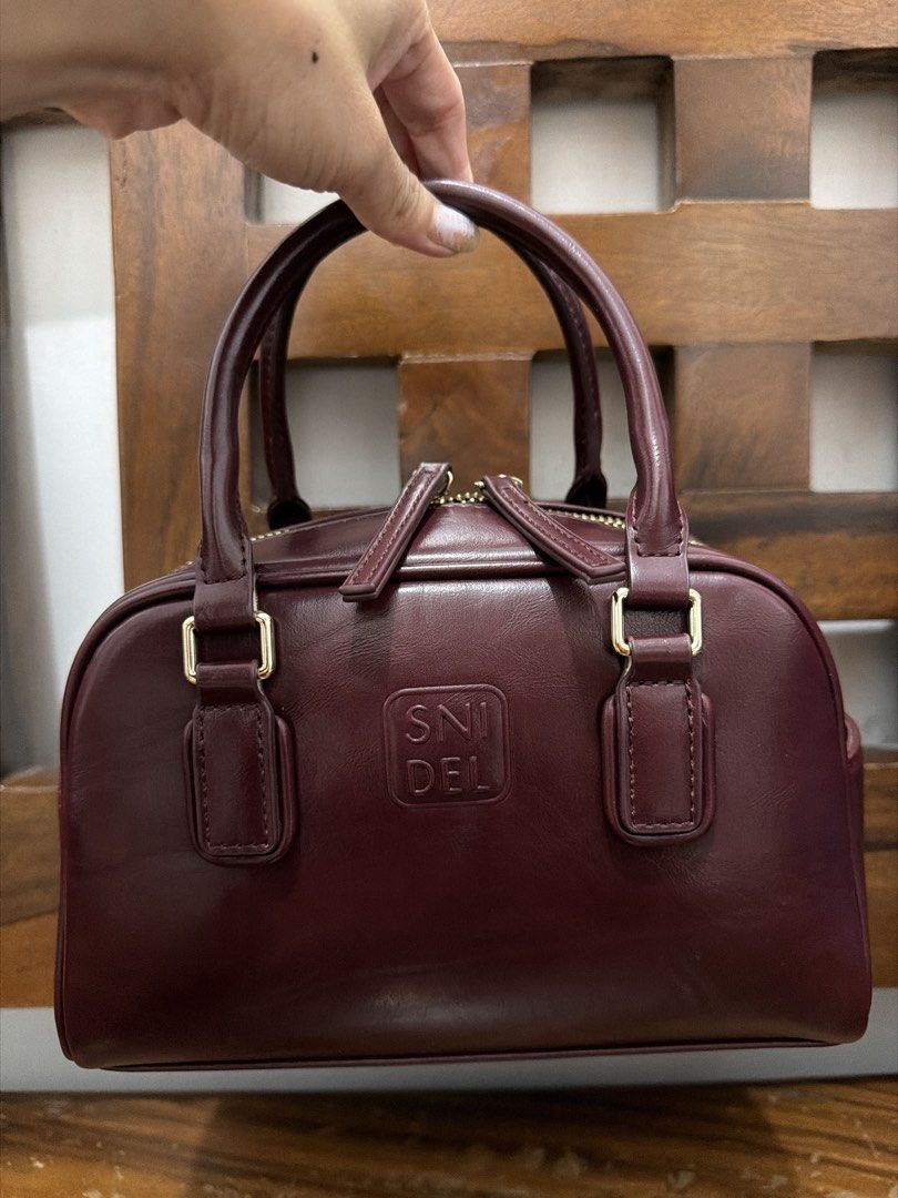 SNIDEL Burgundy Leather Top Handle Bag with Strap (Category: Shoulder Bags) located in Makati City. Submitted by petite_preloved2 (Listing ID 1462442518, Image 1). Description: - Bought at Mitsukoshi BGC for 6k plus - Top handle and detachable shoulder strap - Small but spacious.