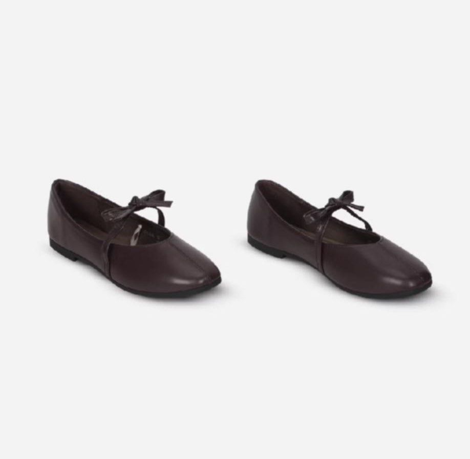 Solemate’s Gina Pumps SIZE US 7 (Category: Flats & Sandals) located in Makati City. Submitted by celinemystuff (Listing ID 1462463361, Image 1). Description: Never been used RFS: Wrong Size Can do meetups Location: Quezon City.