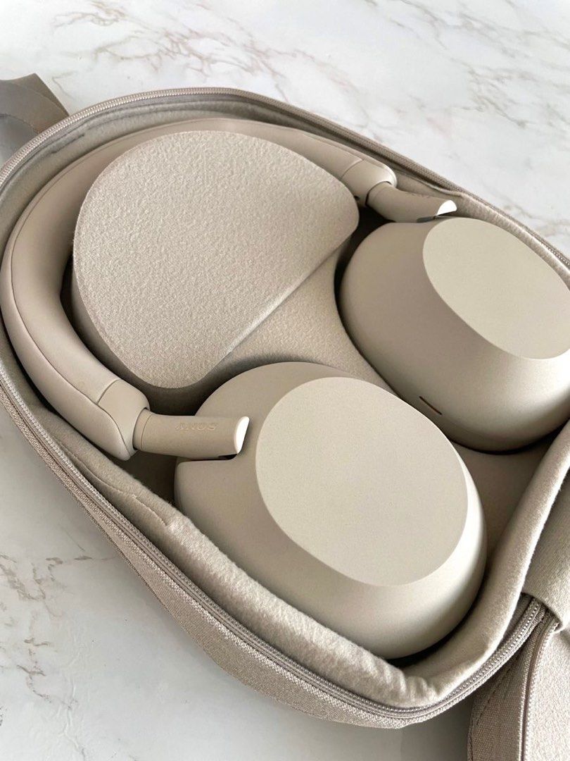 Sony 1000XM5 Wireless Headphones (Category: Headphones & Headsets) located in Taguig. Submitted by plumsies (Listing ID 1462640651, Image 1). Description: .