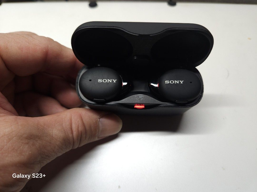 SONY WF-H800 無線降噪耳機 （分類：耳機）位於 Hong Kong。 由 faifaibaby 提交（商品編號 1462630394，圖片 3）。簡介： SONY WF-H800 耳機，鋼琴黑色。連充電盒。支援 AAC DSEE HX。有降噪功能，音質唔錯。電量顯示正常。有興趣可以問下。 屯門，油塘站或順豐到付24小時智能櫃。