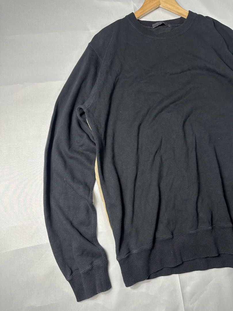 Sophnet Black Crewneck Sweater (Category: Coats, Jackets and Outerwear) located in Cabanglasan. Submitted by thefashiongarage.co (Listing ID 1462442421, Image 3). Description: Title - Sophnet Model/Name - Black Stripe Panel Crewneck shirt Size on Tag - Large Conditiion - Excellent Condition with no issue Dimension (WxLxH) - 22x28 inches Category- Casual Wear Fitting - True to size Made in - Japan Material - 100% Cotton Color - Black Design - Back