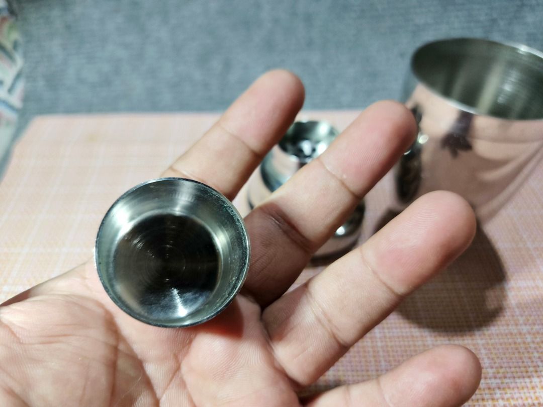 Stainless Steel Cocktail Shaker Bar Tool (Category: Other Kitchenware & Tableware) located in San Leonardo. Submitted by burgossanleonardo.12345 (Listing ID 1462597376, Image 3). Description: - Stainless steel cocktail shaker set - Includes main cup, strainer top, and cap - Perfect for creating drinks at home - Easy to clean - Minor signs of use visible inside the strainer - Ideal addition to your home bar setup.