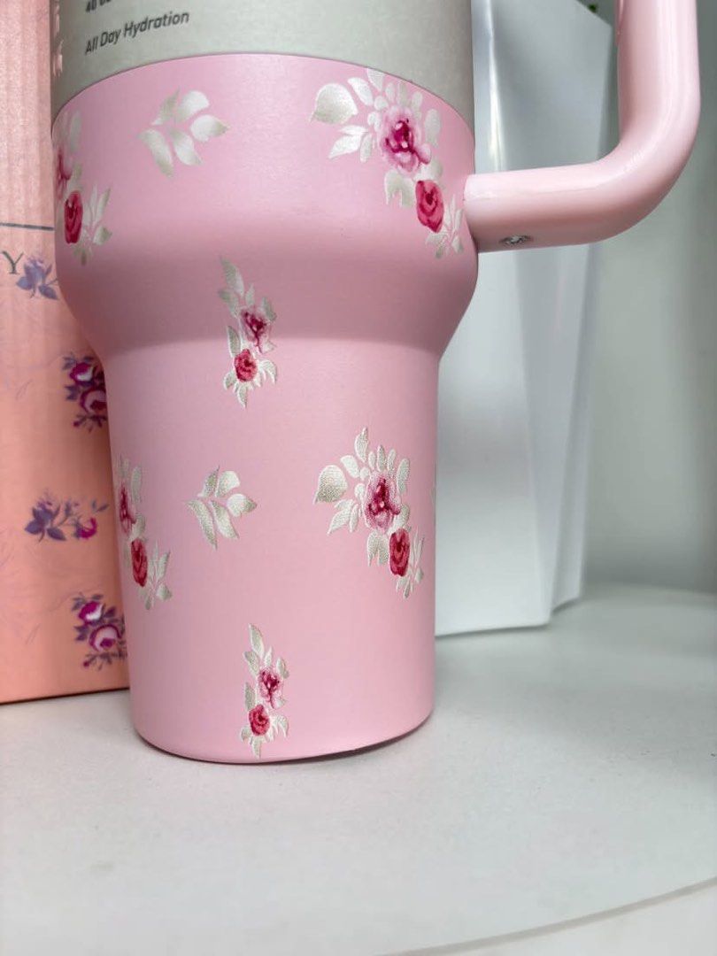 Stanley Quencher 40oz (Category: Water Bottles & Tumblers) located in Guinobatan. Submitted by jadieee_young22 (Listing ID 1462450986, Image 3). Description: Stanley Quencher 40oz -with minimal damage (as seen in the picture) -complete inclusions -shipping nationwide .
