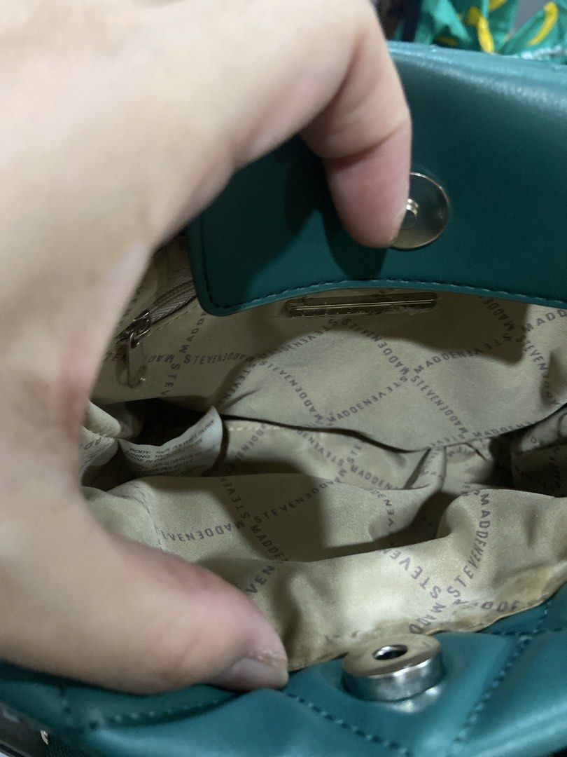 Steve Madden Quilted Green Handbag with Pouch (Category: Luxury Bags & Wallets) located in Manila. Submitted by gigstlauron (Listing ID 1462570007, Image 2). Description: - Stylish green quilted handbag from Steve Madden. - Comes with a matching small pouch. - Features a detachable crossbody strap with Steve Madden logo. - Interior lined with signature Steve Madden pattern. - Secure snap closure for the main compartment. - Ideal for everyday use.