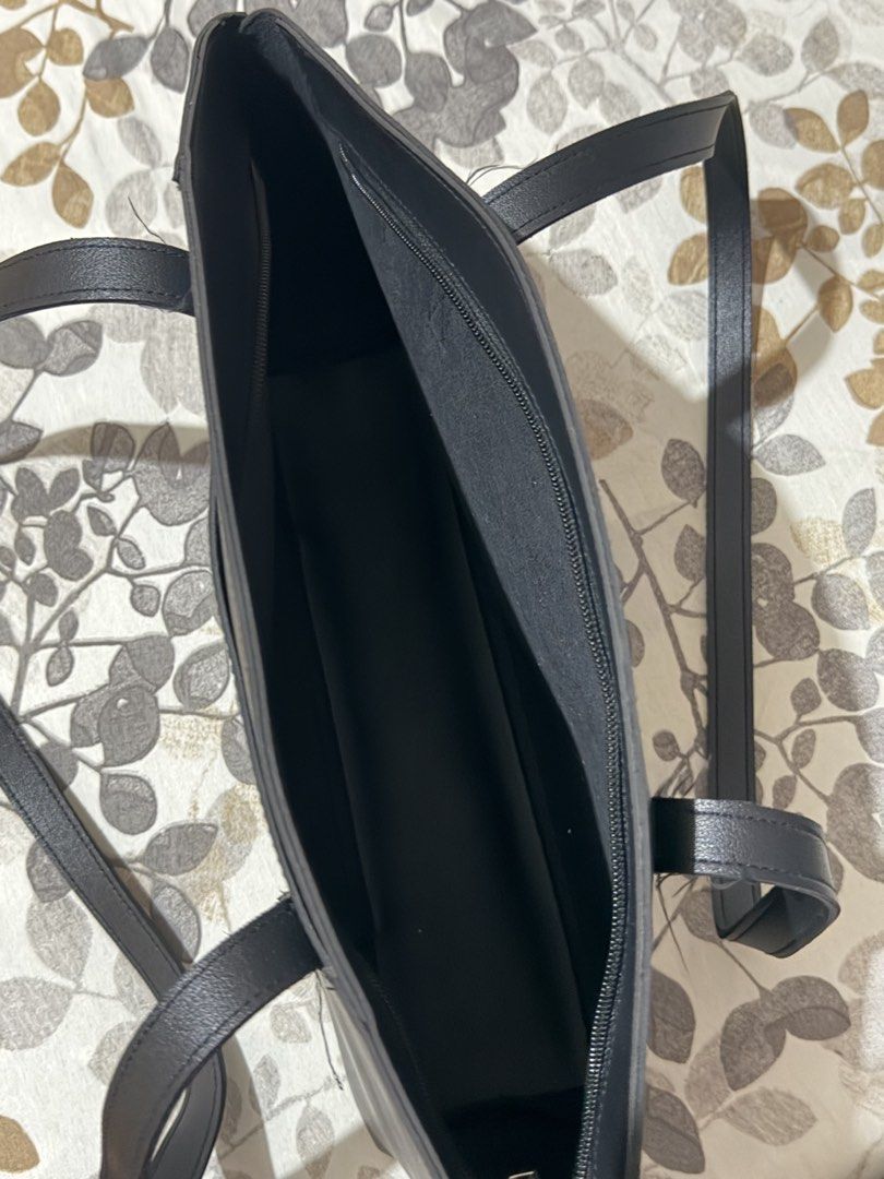 Straightforward Black Tote Bag with Shoulder Straps (Category: Tote Bags) located in Taytay. Submitted by cloudy_20 (Listing ID 1462614956, Image 3). Description: Php 50 off for sure buyer!.
