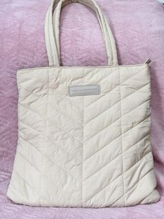 (Category: ) located in . Submitted by nanas_closet756 (Listing ID 1462516366, Image 1). Description: .