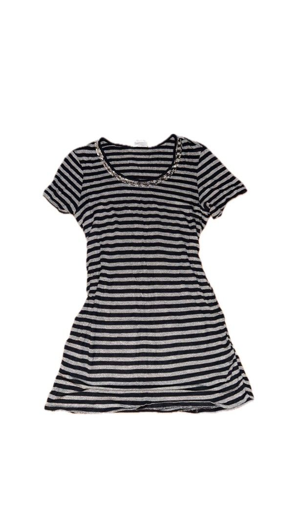 Striped Dress (Category: Dresses) located in Taguig. Submitted by weidhen (Listing ID 1462564880, Image 1). Description: Black and White Above knee dress.
