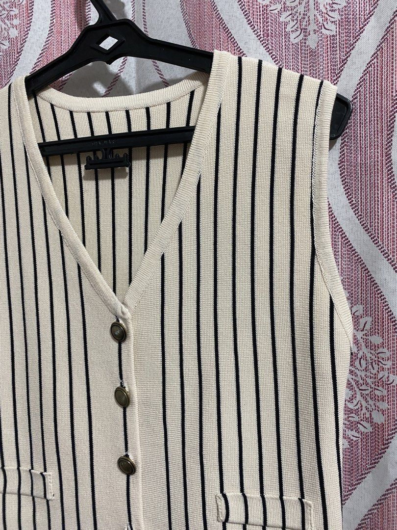 Striped Slim Fit Knit Vest Top (Category: Others Tops) located in Tanza. Submitted by vhies_closet24 (Listing ID 1462652263, Image 2). Description: Pre-loved, good condition Slim fit & easy to style. 📏 Size: XS/SMALL.