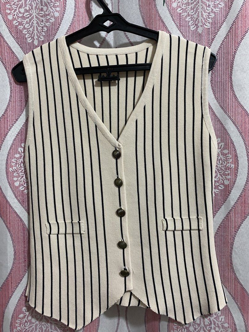 Striped Slim Fit Knit Vest Top (Category: Others Tops) located in Tanza. Submitted by vhies_closet24 (Listing ID 1462652263, Image 1). Description: Pre-loved, good condition Slim fit & easy to style. 📏 Size: XS/SMALL.