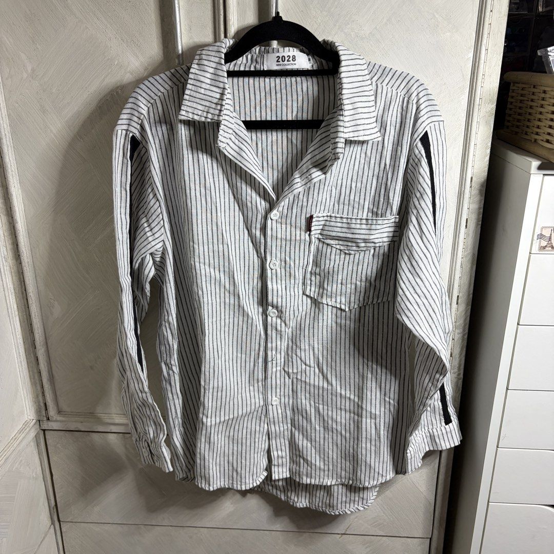 Stripes long-sleeve white button-down shirt (Category: Longsleeves) located in Baguio. Submitted by closetdropsbgo (Listing ID 1462625631, Image 1). Description: .