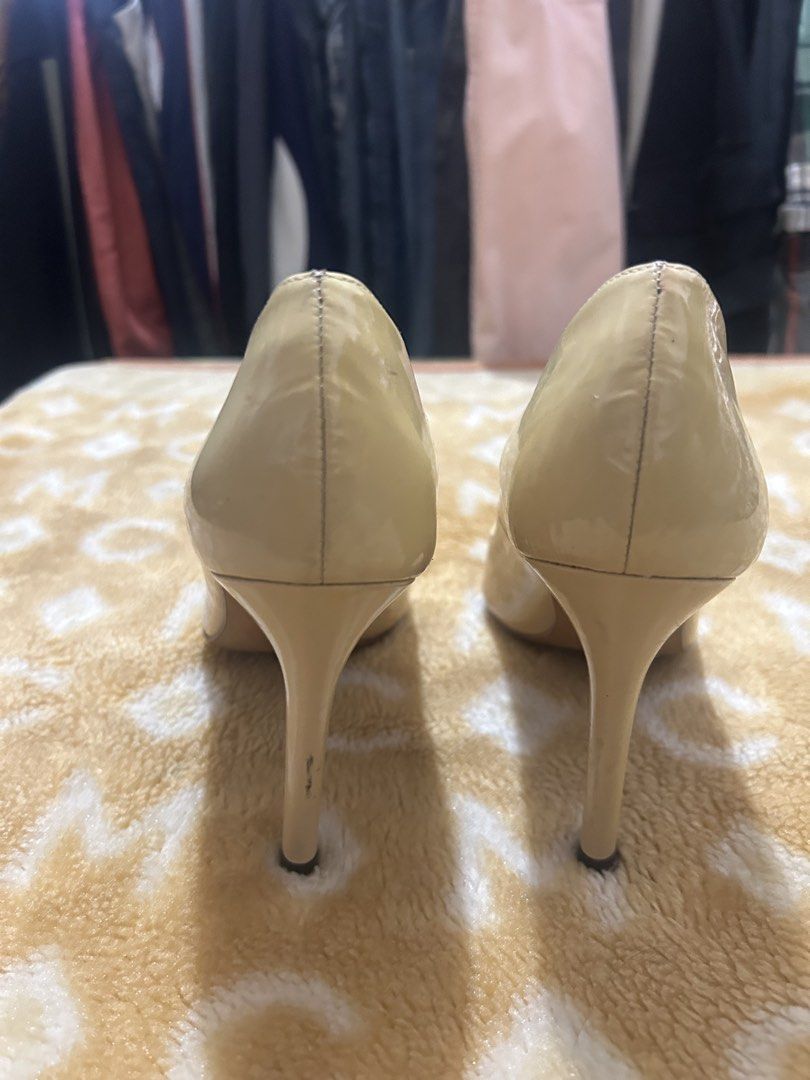 Stunning lure 36 powder yellow (Category: Heels) located in Cavite. Submitted by cecitrifthshop (Listing ID 1462457532, Image 2). Description: Elegant high heels lightly used size 36 powder yellow made in italy vero cudio .