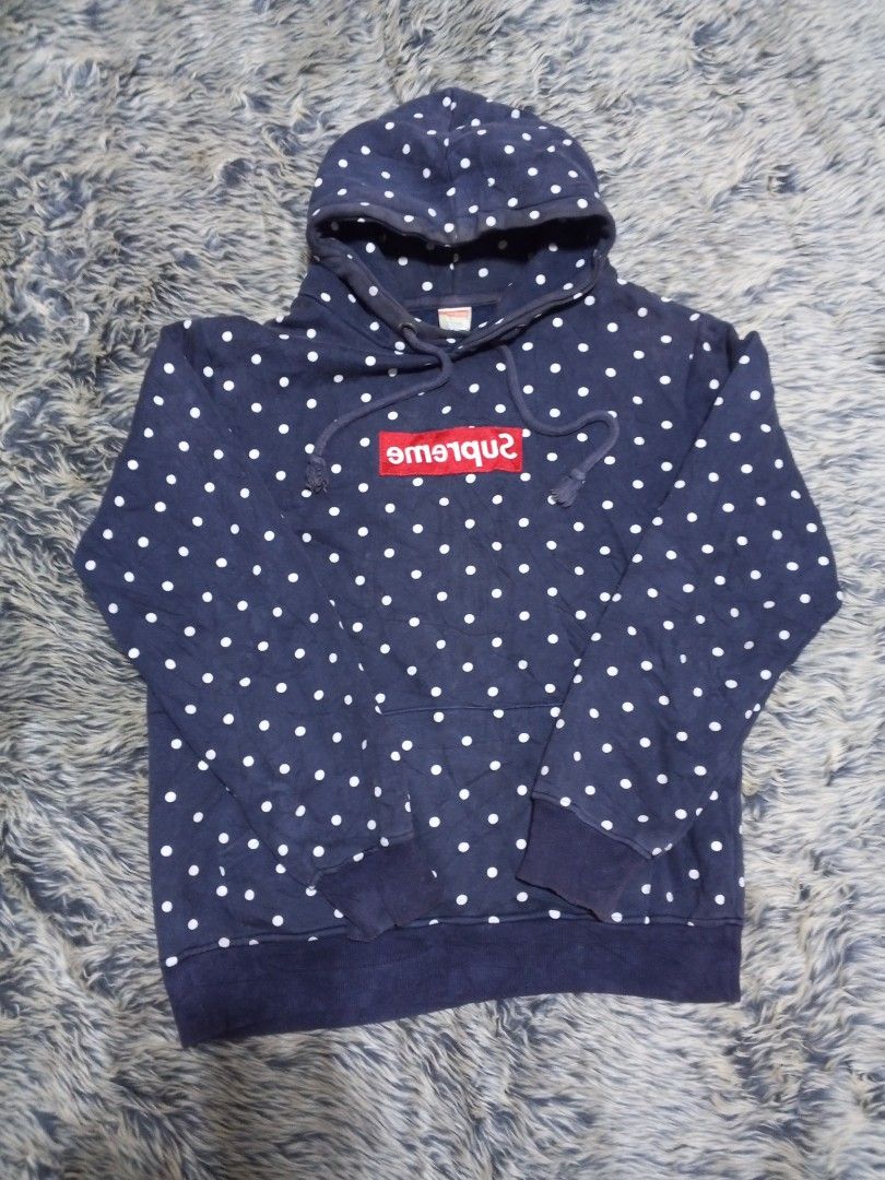 supreme hoodie (Category: Coats, Jackets and Outerwear) located in Manila. Submitted by pagatpatan59259 (Listing ID 1462449642, Image 1). Description: supreme hoodie box logo size: XL on tag/ M fitting / Price: 550 free shipp.
