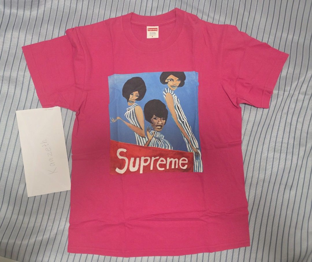 Supreme T-shirt (多款) （分類：T-shirt、恤衫、有領衫）位於 Hong Kong。 由 nightfung 提交（商品編號 1462609110，圖片 2）。簡介： <<退坑 WTS>> 二手 Supreme Tee (紅 tap ) total: 7 件 All size S & M Total : $1,000 二手 Supreme Tee, total: 10 件 All size S & M Total : $1,000 全買 17 件，$1,800 面交或 SF 到付。
