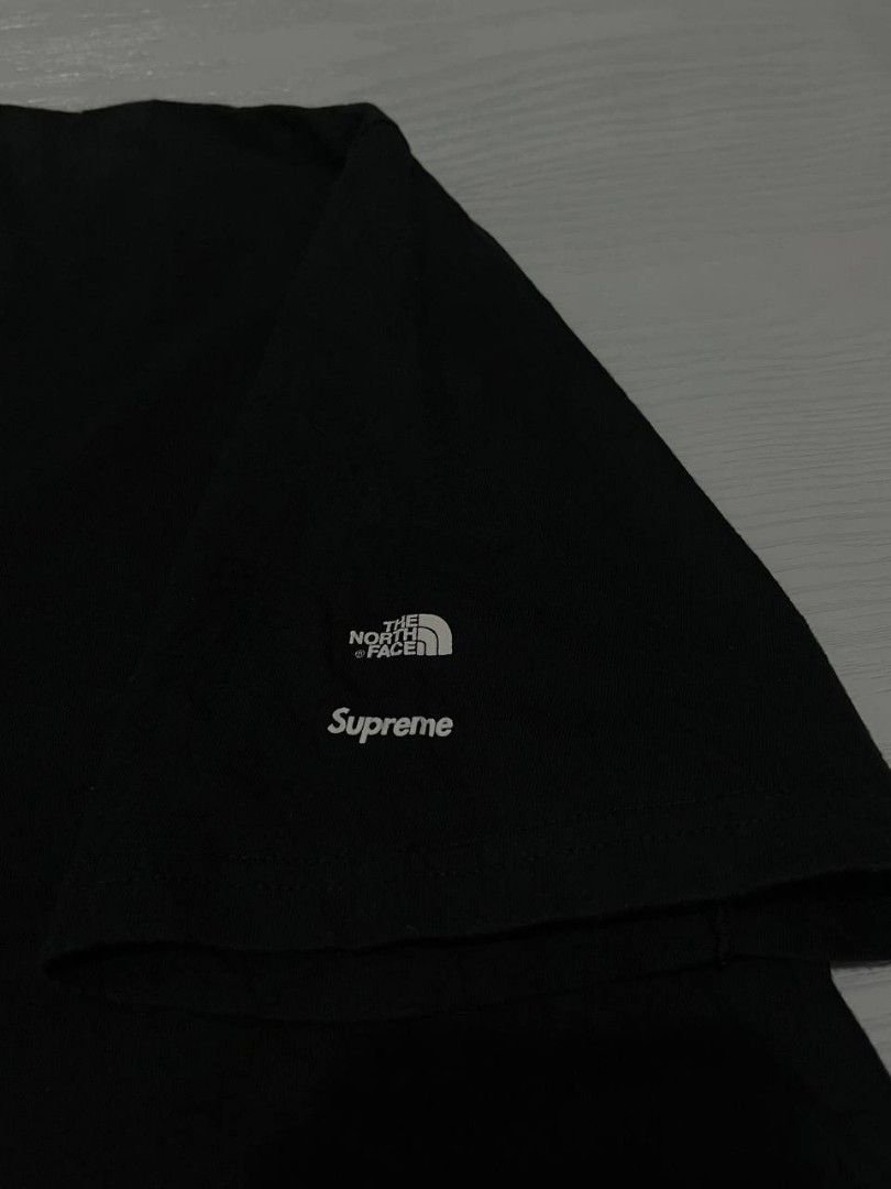 Supreme x North Face Collab Tee (Category: Tshirts & Polo Shirts ) located in Las Pinas. Submitted by 5.1.5kurono (Listing ID 1462647613, Image 3). Description: Available ✅ Supreme x North Face Collab Tee ₱200 • width: 21 • length: 29 Issue: • crack print 📍 las piñas, ph • j&t / lalamove 📦 • sf shouldered by buyer • gcash only 💸 (payment first) color may vary due to lighting all items are thrifted please manage your expectations.