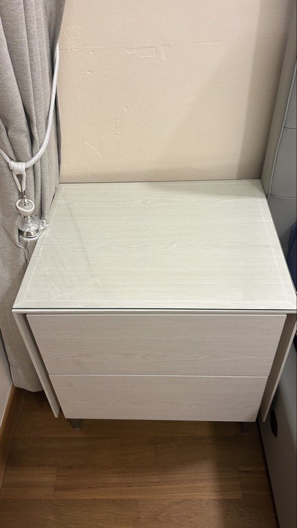 Table (Category: Shelves, Cabinets & Racks) located in Singapore. Submitted by desivindut0407 (Listing ID 1462598127, Image 3). Description: Meja,laci 2 baris.. atas ada kaca agar mudah di bersihkan..
