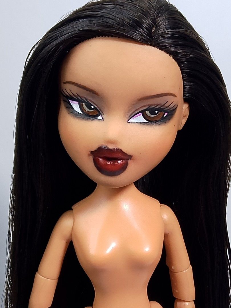 Taking offer (head only) repainted (Category: Kids Toys) located in Davao. Submitted by kezzzeeee (Listing ID 1462665475, Image 2). Description: Taking offer (head only) Head base: Bratz Kylie Sealed using bosny May stain sa upper eye pero di mashado halata Hair condition is a bit frizzy but can be fix by boil wash Pm me if you're interested:).