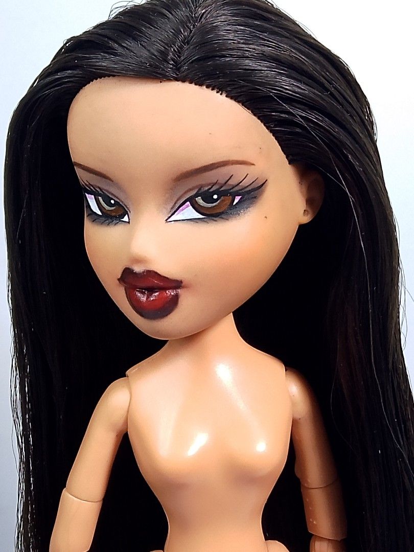 Taking offer (head only) repainted (Category: Kids Toys) located in Davao. Submitted by kezzzeeee (Listing ID 1462665475, Image 1). Description: Taking offer (head only) Head base: Bratz Kylie Sealed using bosny May stain sa upper eye pero di mashado halata Hair condition is a bit frizzy but can be fix by boil wash Pm me if you're interested:).