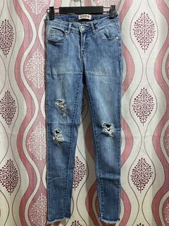 (Category: ) located in . Submitted by vhies_closet24 (Listing ID 1462641550, Image 1). Description: .