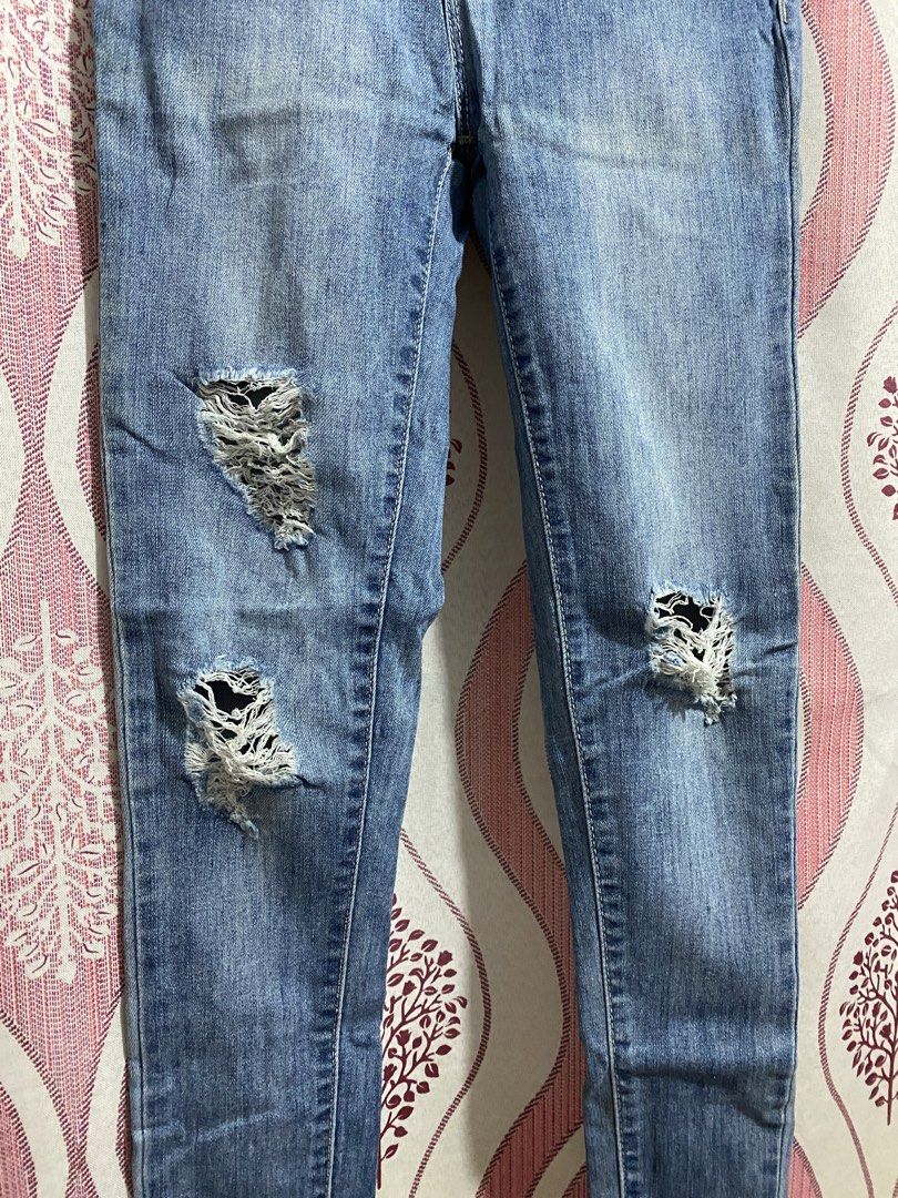 Tattered Skinny Jeans 👖 (Category: Jeans) located in Tanza. Submitted by vhies_closet24 (Listing ID 1462641550, Image 3). Description: Tattered Skinny Jeans 👖 • Good condition • Stretchable & comfy • Easy to style • Pre-loved.