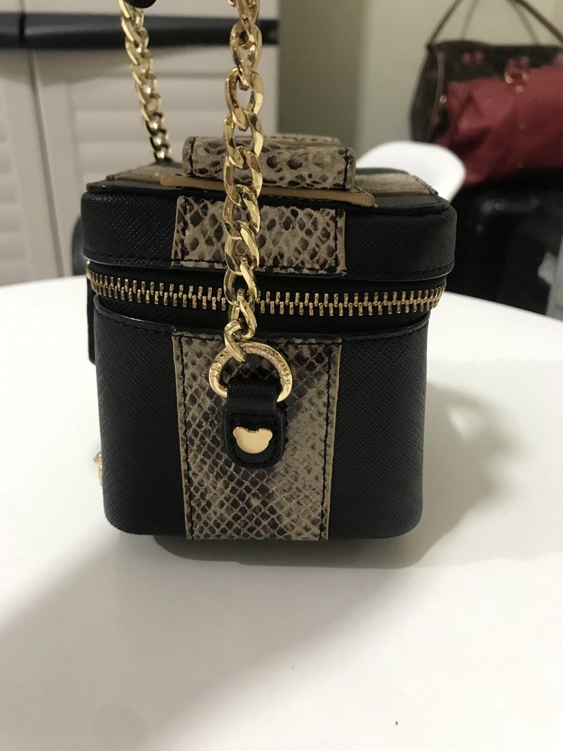 Teenie Weenie (Category: Shoulder Bags) located in Balete No 2. Submitted by troyesybang (Listing ID 1462501056, Image 3). Description: Real saffiano and snek Leather cube bag.