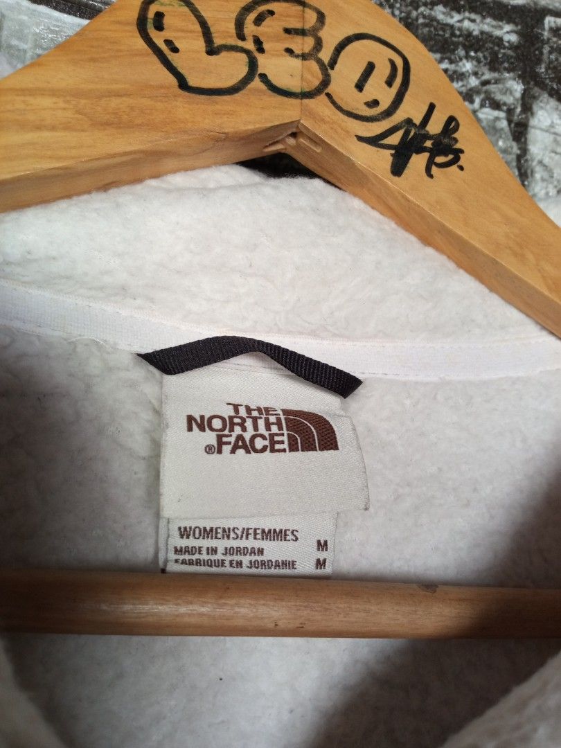 THE NORTH FACE (Category: Activewear) located in Cavite. Submitted by goodluckythrifty (Listing ID 1462483737, Image 3). Description: .