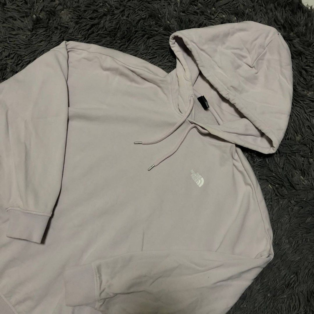 The North Face Hoodie (Category: Hoodies) located in Camiling. Submitted by thriftscape2024 (Listing ID 1462586968, Image 2). Description: Excellent Condition Color rate: 9/10 Issue: ❌❌❌ Dimes: W26xL26.