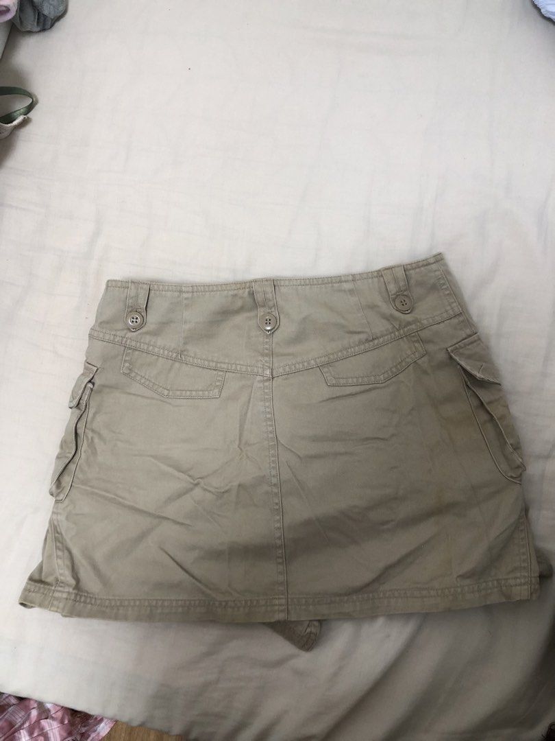 The original Cargo Wrap Skirt Khaki (Category: Skirts) located in Manila. Submitted by hannallauu (Listing ID 1462562429, Image 2). Description: .
