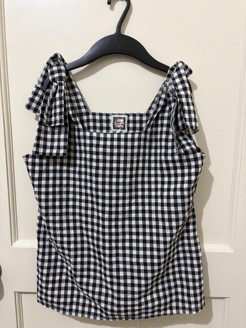 Tie Shoulder Top (Category: Sleeveless) located in Mandaluyong City. Submitted by prelovedbypaii (Listing ID 1462635417, Image 2). Description: Very good, almost new condition Fits small to medium frame 📍Mandaluyong.