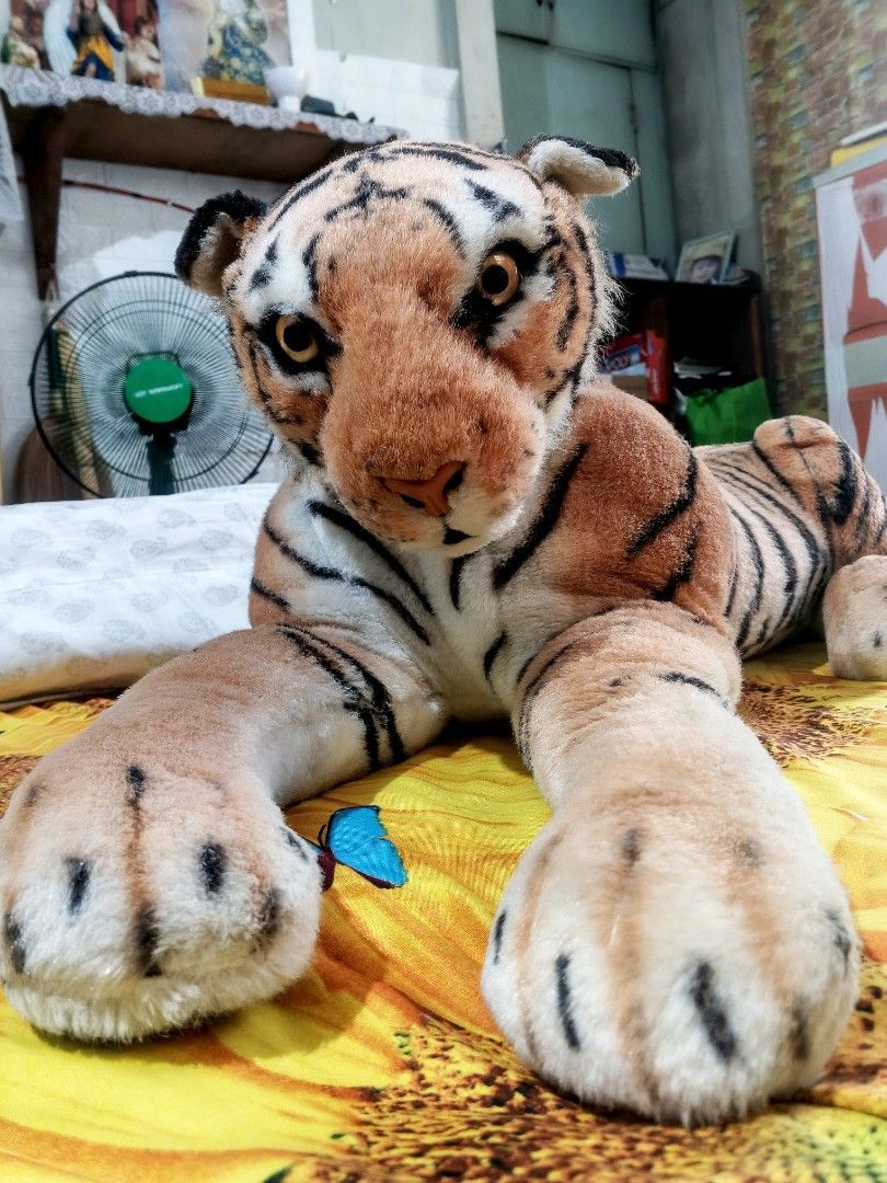 Tiger Stuffed Plush Toy (Category: Plushies & Soft Toys) located in Malabon City. Submitted by frgenesis (Listing ID 1462625321, Image 3). Description: FS: Tiger Plush Length: 33 in / 84 cm RFS: Decluttering Can do meet ups: Around Malabon Or delivery.
